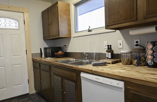 Bellaire Cabin | Private in woods 3bedroom cabin, 1 minute drive to ski slopes. Bon fire pit