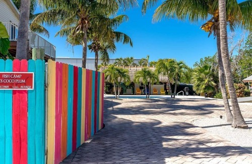 Marathon House | Private Keys Retreat: Waterfront, Pool, Tiki Bar & 5-Bay Dock