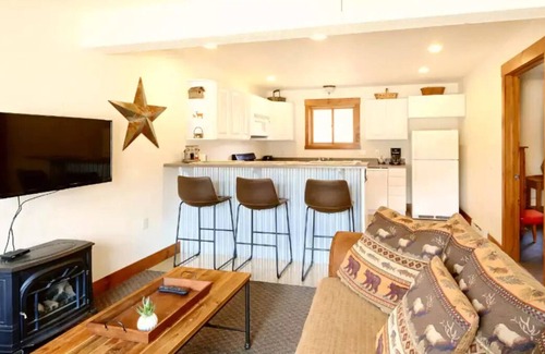 Grand Lake Cabin | Private Lake Getaway with Kitchen