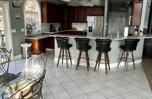 Cuba House | Private Lake Paradise