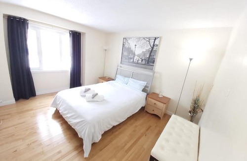 Hull Apartment | Private Large 3 Bedroom Apartment - 5 minutes from Ottawa & Gatineau Park