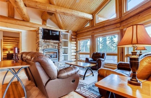 Breckenridge Cabin | Private lodge with STEAM ROOM, huge deck, Mountain Views!