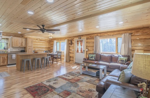 Fairbanks Cabin | Private Log Cabin in Goldstream Valley of Fairbanks