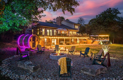 Bardstown House | Private Lux Lodge~3 Mi to Bardstown~SpkEZ~Hot Tub