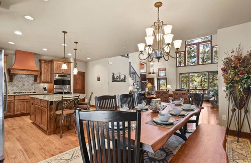 Woodland Park House | Private Lux Mtn Estate*Hot tub*