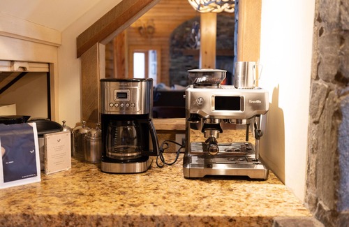 Truckee House | Private, Luxurious Tahoe Retreat - 7100 sq ft with mountain views on 81 acres