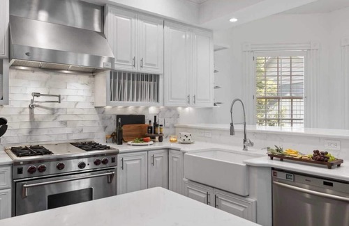 Blowing Rock House | Private luxury Home 1 block off Main St. Pet-Friendly. Your BlowingRockDream.com