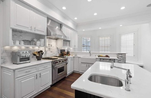 Blowing Rock House | Private luxury Home 1 block off Main St. Pet-Friendly. Your BlowingRockDream.com