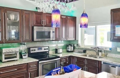 College Park House | Private Luxury Pool/Smart-home
