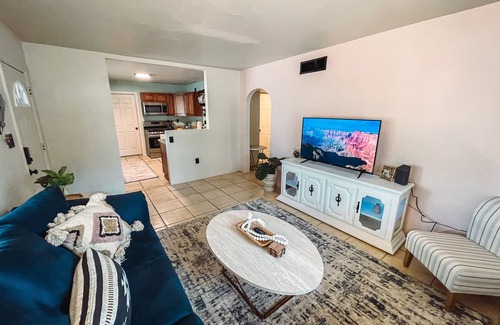 Swan Way Park House | Private Midtown Escape