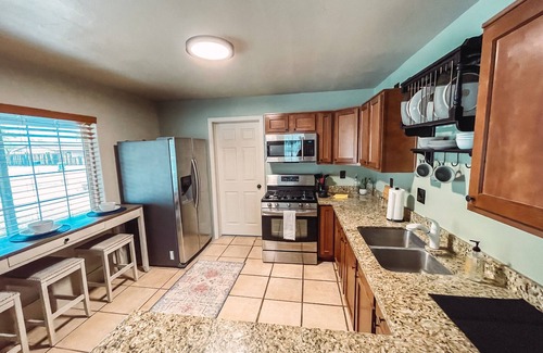 Swan Way Park House | Private Midtown Escape