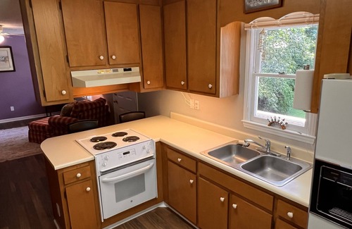 Wilmington House | Private midtown getaway 10 mins from Downtown & Wrightsville Beach.