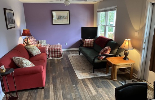 Wilmington House | Private midtown getaway 10 mins from Downtown & Wrightsville Beach.