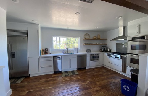Temecula House | Private modern barn custom home, mini golf, ping pong.sleeps 16. Best location.