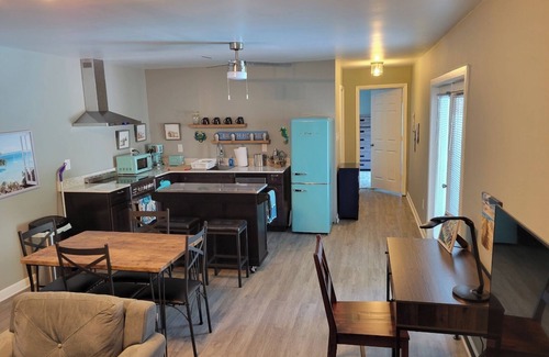 Pinellas Point Cottage | Private modern guest house with pool.