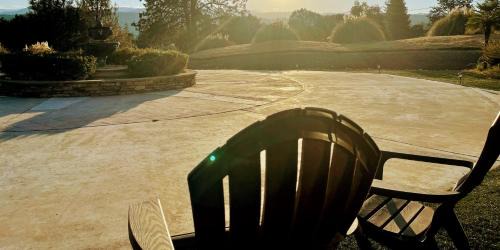 Oakhurst House | Private mountain retreat with pool and mini-golf