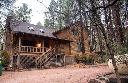 Strawberry House | Private Mountain True Log Cabin Retreat with 2 Master Bedrooms