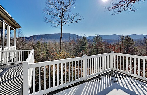 Hendersonville House | Private Mountain-View Retreat | Luxe Interior | Creek & Wraparound Deck