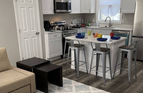 Mosby House | Private New Spacious 4 Bedroom House