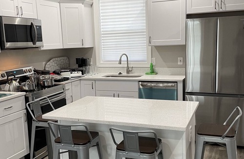 Mosby House | Private New Spacious 4 Bedroom House