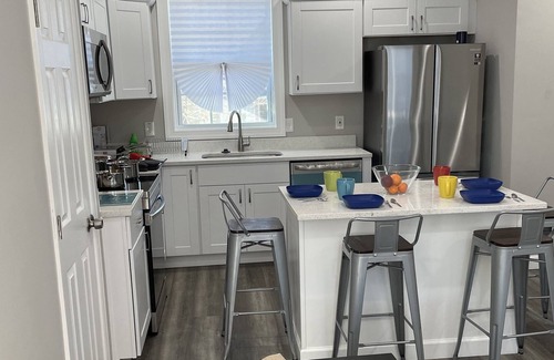Mosby House | Private New Spacious 4 Bedroom House
