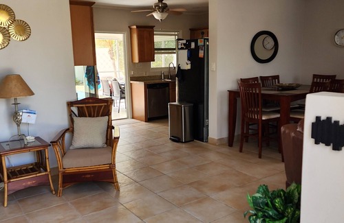 Noord House | Private Oasis-3BR w/Pool & Garden – 1 .1miles to Palm Beach, Ideal for Families