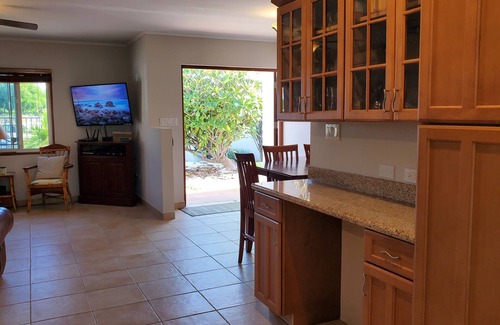 Noord House | Private Oasis-3BR w/Pool & Garden – 1 .1miles to Palm Beach, Ideal for Families