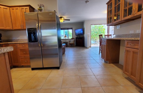 Noord House | Private Oasis-3BR w/Pool & Garden – 1 .1miles to Palm Beach, Ideal for Families