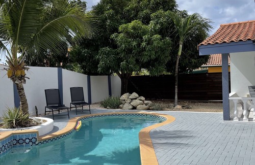 Rooi Afo House | Private Oasis