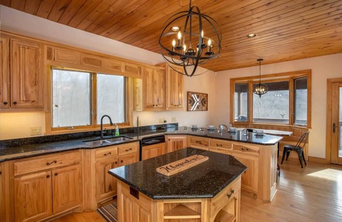 Tynecastle Cabin | Private Oasis in Tynecastle