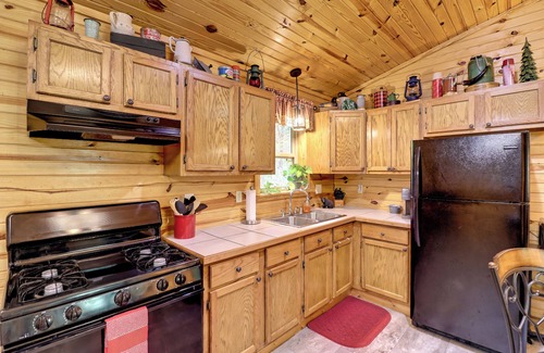 Harriet Cabin | Private Oasis! Unwind and relax close to the Buffalo River! Hike/Swim/Canoe/Fish