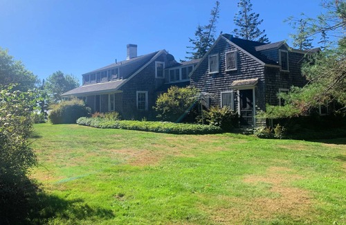 Martinsville Cottage | Private oceanfront view just steps from the rocks! Family-owned, dog-friendly.