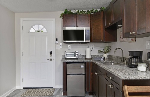Tampa Apartment | Private One Bedroom Suite - Walk to Raymond James Stadium