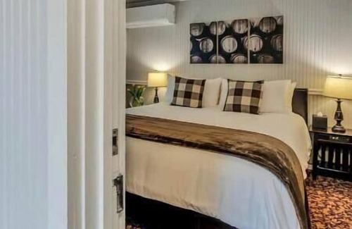 Calistoga Hotel | Private Outdoor Seating, Steps to Best Napa Valley Wineries & Fine Dining