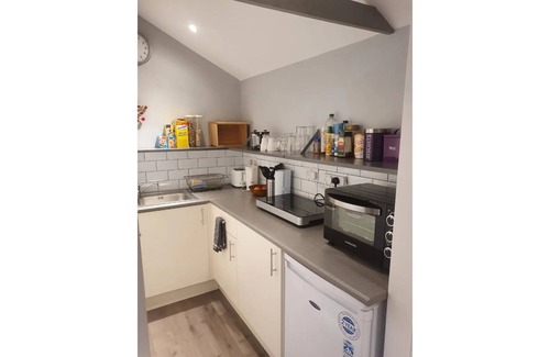 Luton House | Private, own entrance garden cottage.
