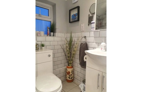 Luton House | Private, own entrance garden cottage.