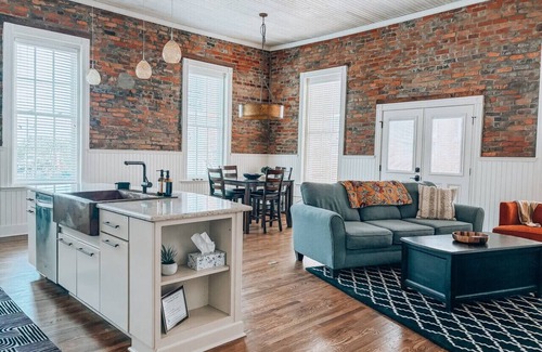 Downtown Greensboro Apartment | Private Patio-Downtown-Xbox S