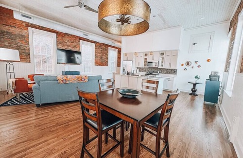 Downtown Greensboro Apartment | Private Patio-Downtown-Xbox S