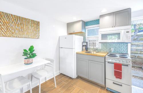 Siesta Key Village Apartment | Private Patio, Walk to All, 2min- Siesta Keys Best Beach, 1min- Dining & Entertainment of Village!