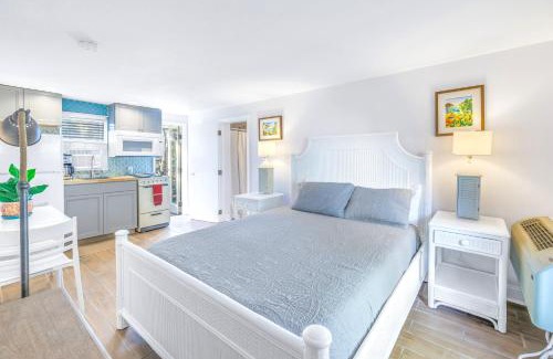 Siesta Key Village Apartment | Private Patio, Walk to All, 2min- Siesta Keys Best Beach, 1min- Dining & Entertainment of Village!