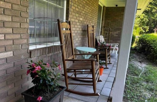 Valdosta House | Private Peaceful home in Valdosta near everything