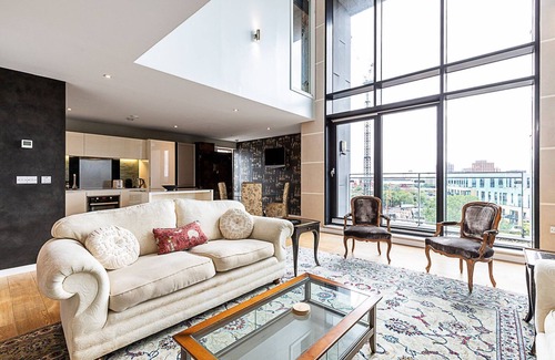 Wandsworth Apartment | Private Penthouse Above the Crowds