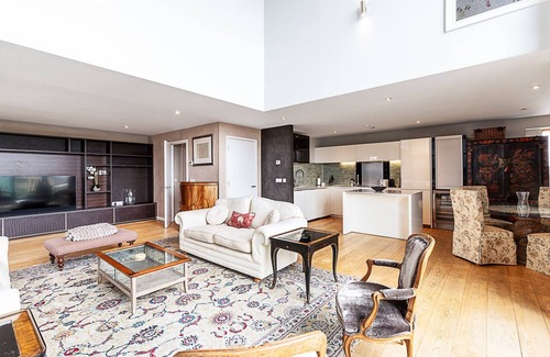 Wandsworth Apartment | Private Penthouse Above the Crowds