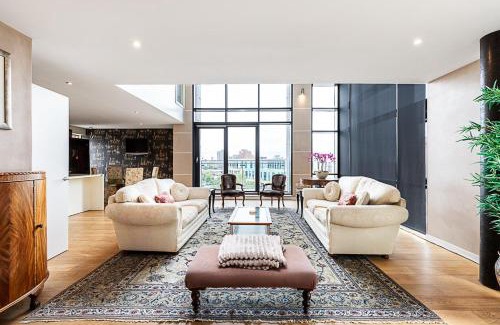 Wandsworth Apartment | Private Penthouse Above the Crowds