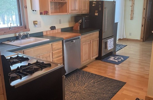 Winter Cabin | Private, Pet Friendly Lakefront Cabin