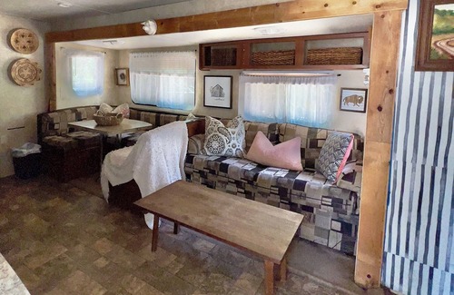 Bonsall House | Private Petting Zoo - Glamping Ranch Vibes