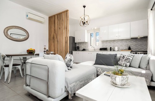 Paros Villa | Private pool 2.5 x 4 m, relaxing holidays, family friendly, close to the beach