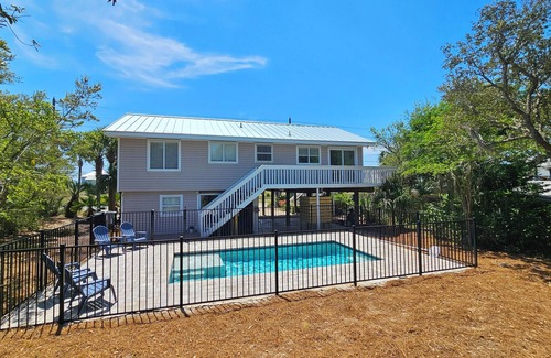 St. George Island Cottage | PRIVATE POOL! 2 FREE BIKE RENTALS INCLUDED WITH YOUR STAY!