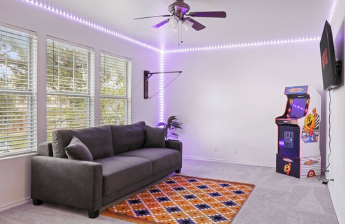 San Antonio House | Private Pool 4BD 3BA Game Rm 4mi to SeaWorld