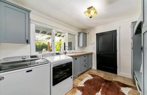 Meridian House | Private Pool, Family Friendly Indoor/outdoor spacious beautiful outdoor areas